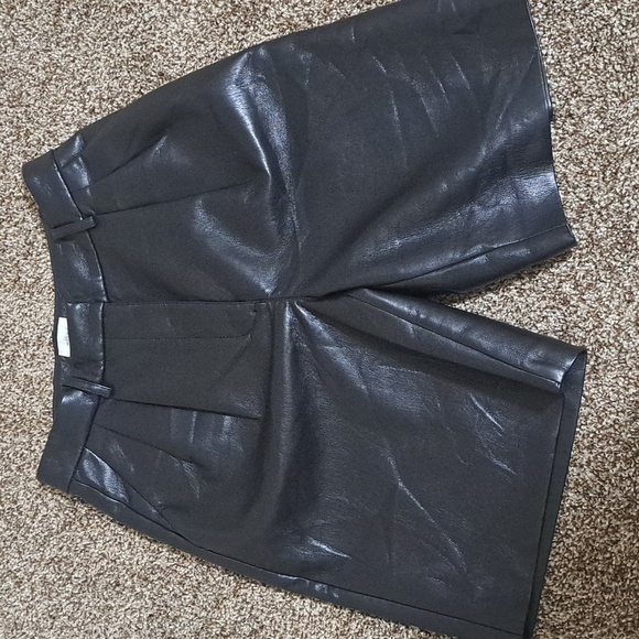 Wilfred Pants - Wilfred Limerick Vegan Leather Pleated Shorts Size 2 Black